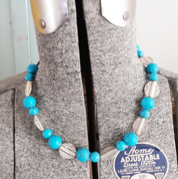 Vintage Jewelry - Vintage Chalk Turquoise & Leaf Beaded Necklace